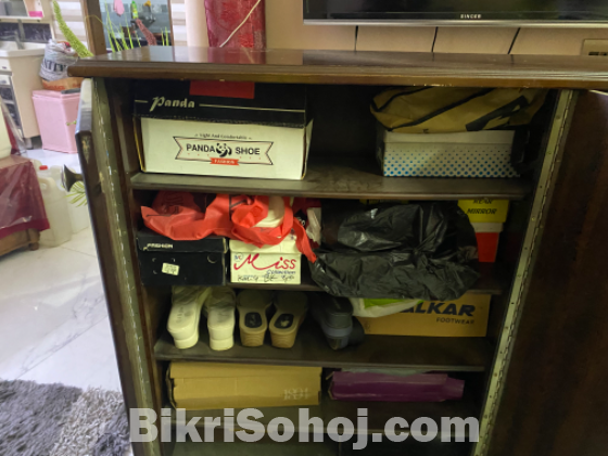 Shoe cabinet